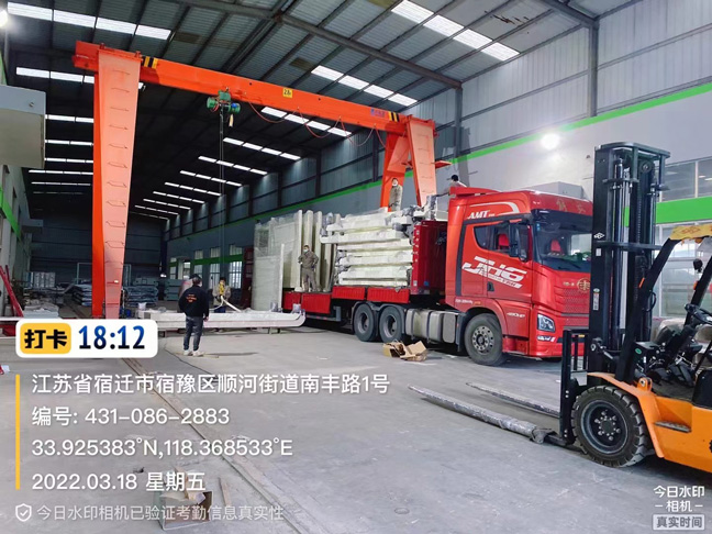 新(xin)疆公(gōng)交候車(che)亭髮(fa)貨圖
